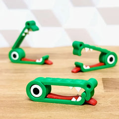 1/3pcs Fun Crocodile Cable Organizer Clip - Adorable Crocodile-Shaped Holder, PET Mate close-up view