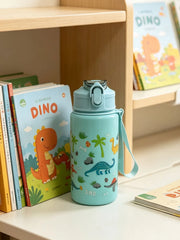 1 Piece 500ml (19 fl oz) Cartoon Printed Straw Cup, Summer Plastic Water Bottle, BPA F close-up view