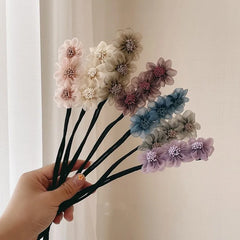 Elegant Shell Pearl Lazy Hair Curler Bow Barrettes Braided Hair Artifact Vintage Women close-up view