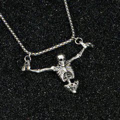 A Fashionable and Creative New Halloween Punk Style Skull Necklace Halloween Gift close-up view