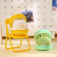 2Pcs Macaron Burger Bubble Blower Stress Relief Toys Creative Cartoon Pinch Office Orn close-up view