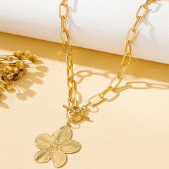 A Fashionable Women's Pendant Necklace, Vintage Simple Wisteria Flower Necklace, Elegant detail view