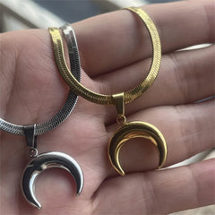 40cm+5 Exquisite stainless steel OX Moon Necklace Half Moon Blade Chain Necklaces Gold close-up view