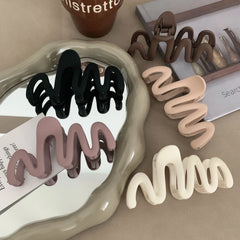 2023 New Trendy Curve Matt Hair Claw Clip Large Shark Crab Hair Clips Women Hair Accesso detail view