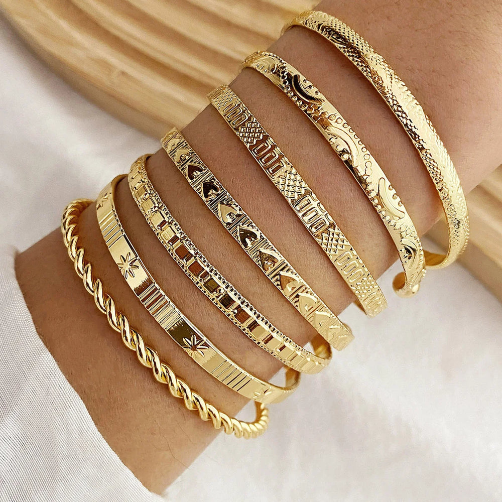 7 Pcs/Set Punk Gold Color Bracelets for Women Streetwear Goth Heart Prints Metal Design Open Bangle