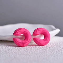 1 Pair Simple Round Circle Clip Earrings For Women C Shape Acrylic Red Blue Black Pink close-up view
