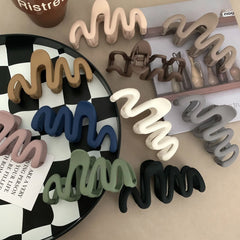 2023 New Trendy Curve Matt Hair Claw Clip Large Shark Crab Hair Clips Women Hair Acces close-up view