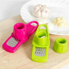 Hand-pressed Garlic Chopper Manual Garlic Chopping Mash Tool Garlic Grinder close-up view