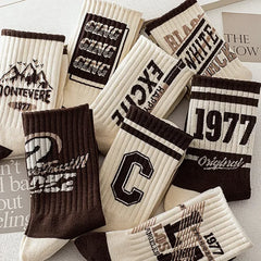 1/3/5/8 Pairs Retro American Men's Mid-rise Socks Women Ins-style Casual Sports Basketball Graffiti