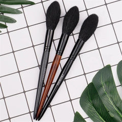 Professional Goat Hair Face Makeup Brush | Highlighter & Blush Brush close-up view