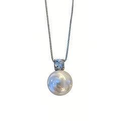 Huitan Imitation Pearl Women Pendant Necklace Inlaid Shiny CZ Fashion Wedding Party Ve close-up view