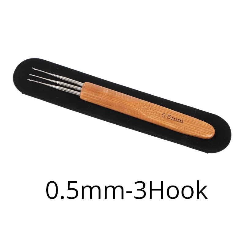 0.5Mm 0.75Mm Dreadlock Needle Crochet Hook For Dread Hair Dreadlocks Accessories Hook lifestyle view
