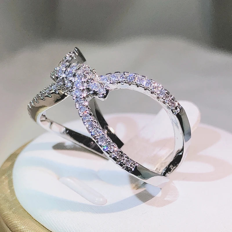 925 Sterling Silver Fashion Interwoven Figure 8 Ring For Ladies Personality Geometric close-up view