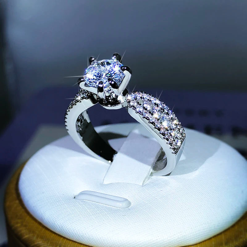 925 Sterling Silver Luxury Sparkling Six-Claw White Zircon Ring For Ladies Party Recepti detail view