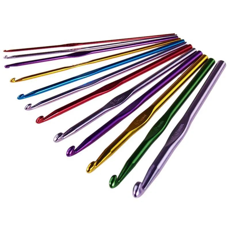 1Pcs Crochet Hook Handle Knitting Needles 2.5mm 3mm 3.5mm 4mm 4.5mm 5mm 5.5mm 6mm 7mm lifestyle view
