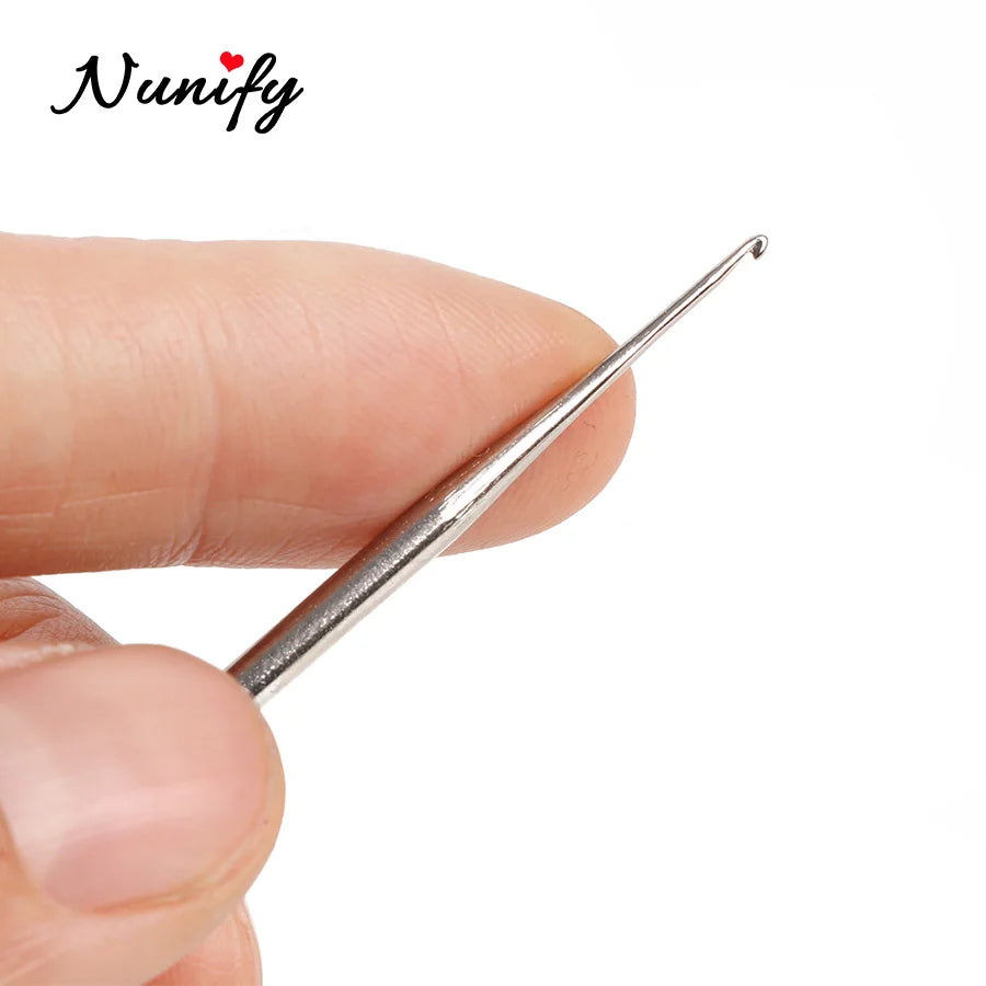 0.5Mm 0.75Mm Dreadlock Needle Crochet Hook For Dread Hair Dreadlocks Accessories Hook lifestyle view