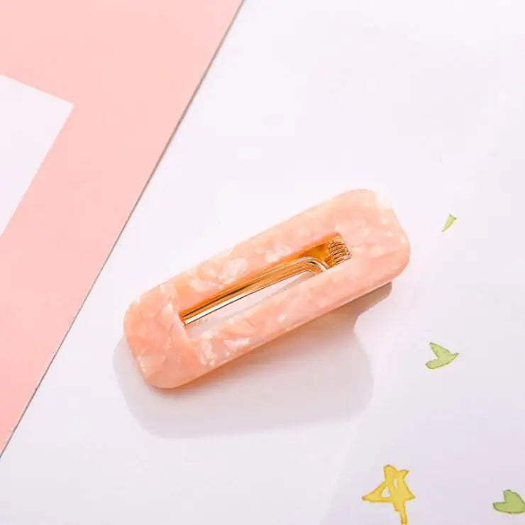2019 Popular Fashion Acetate Sweet Hairpins Girls Hair Clips Pin Barrette Accessories lifestyle view