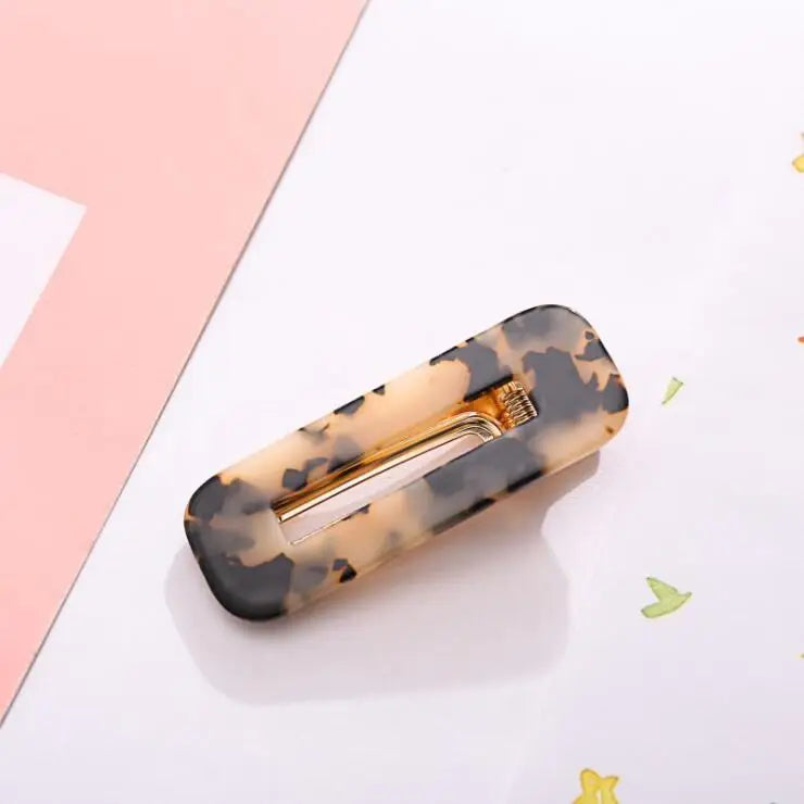 2019 Popular Fashion Acetate Sweet Hairpins Girls Hair Clips Pin Barrette Accessories close-up view