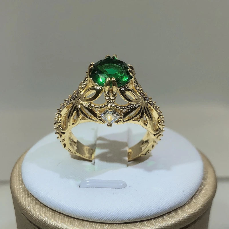 14K Gold Vintage Emerald zircon Ring for Women 925 Silver Jewelry Natural Emerald Ring close-up view