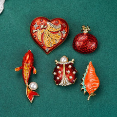 Vintage Palace Plant Flower Baroque Brooch Red Enamel Pearl Brooch Pin Woman Party Accessories