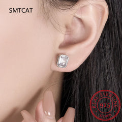 925 Sterling Silver Emerald Cut 4CT High Carbon Diamonds Ear Stud Earring Brincos de P close-up view