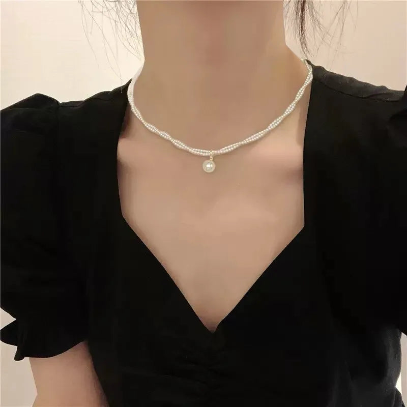 New Women's Fashion Pearl Necklace French Vintage Pearl Necklace Double Lock Bone Cha alternate view