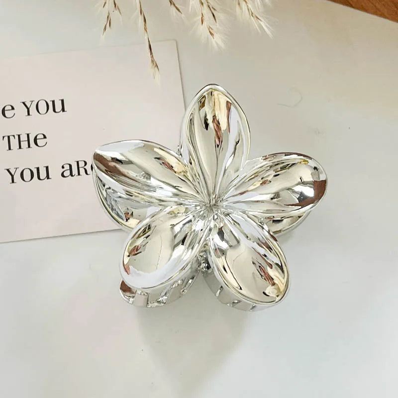 Korean Hawaiian Gradient Flower Hair Claw Clip For Women Girl Fashion Plastic Non Slip close-up view