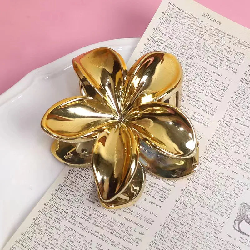 Simple Gold and Silver Flower Hair Clip for Women Retro Glossy Acrylic Hair Claw Fashi close-up view