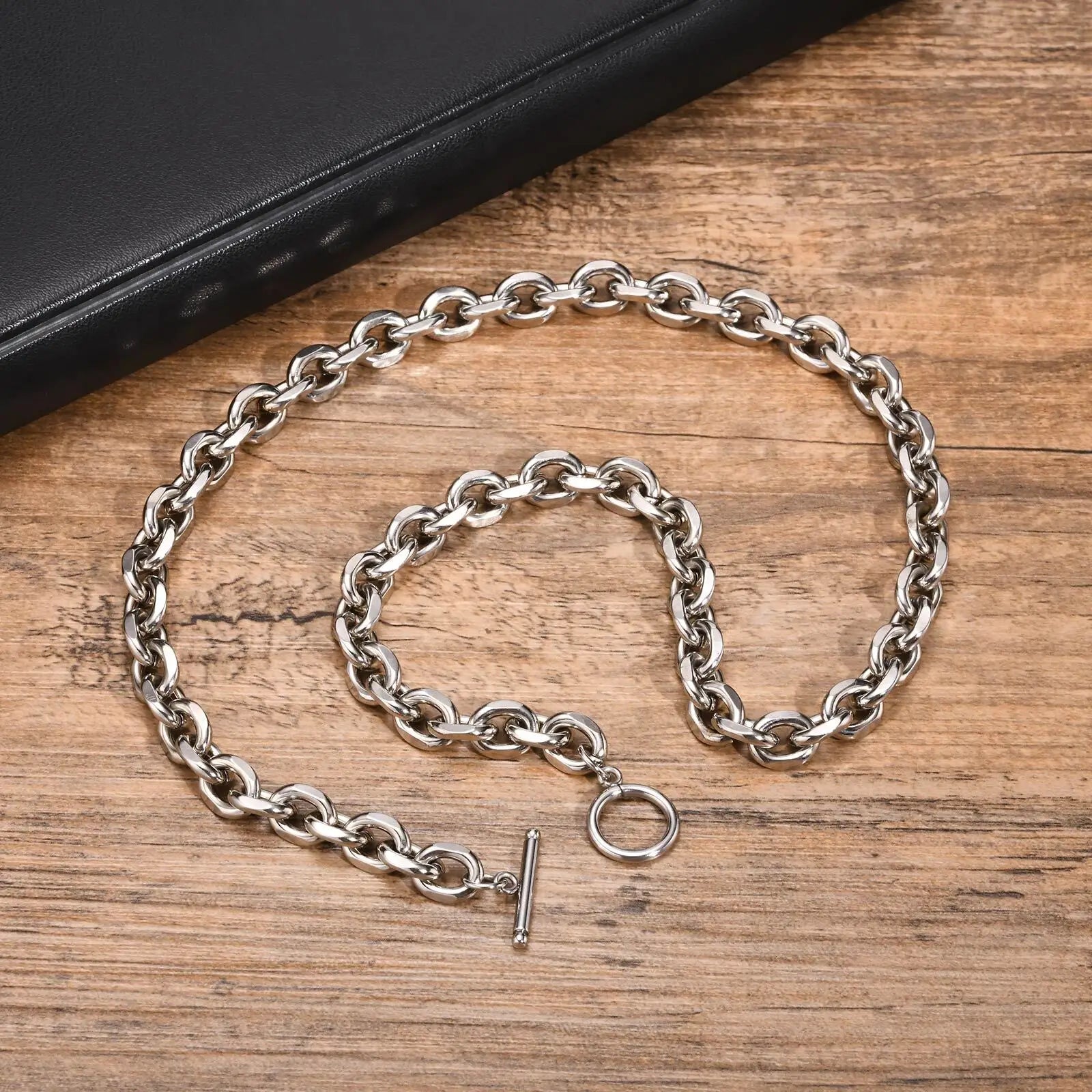 Vnox 9mm Chunky Chain Necklace for Men Women, Thick Rolo Link Chain Collar, Toggle Cl lifestyle view