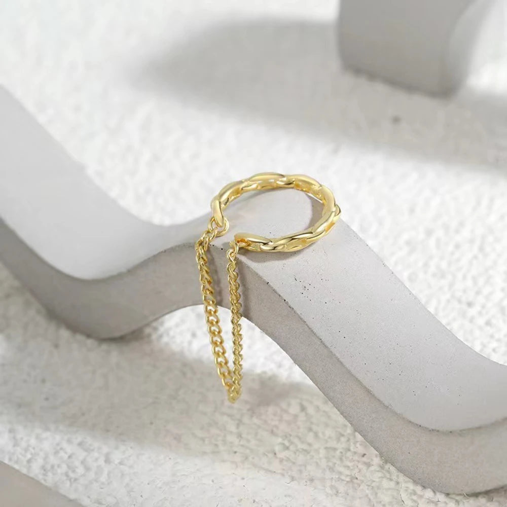 1 PC Fashion Minilist No Piercing Chain Earcuff Clips Earrings for Woman Fake Piercin lifestyle view