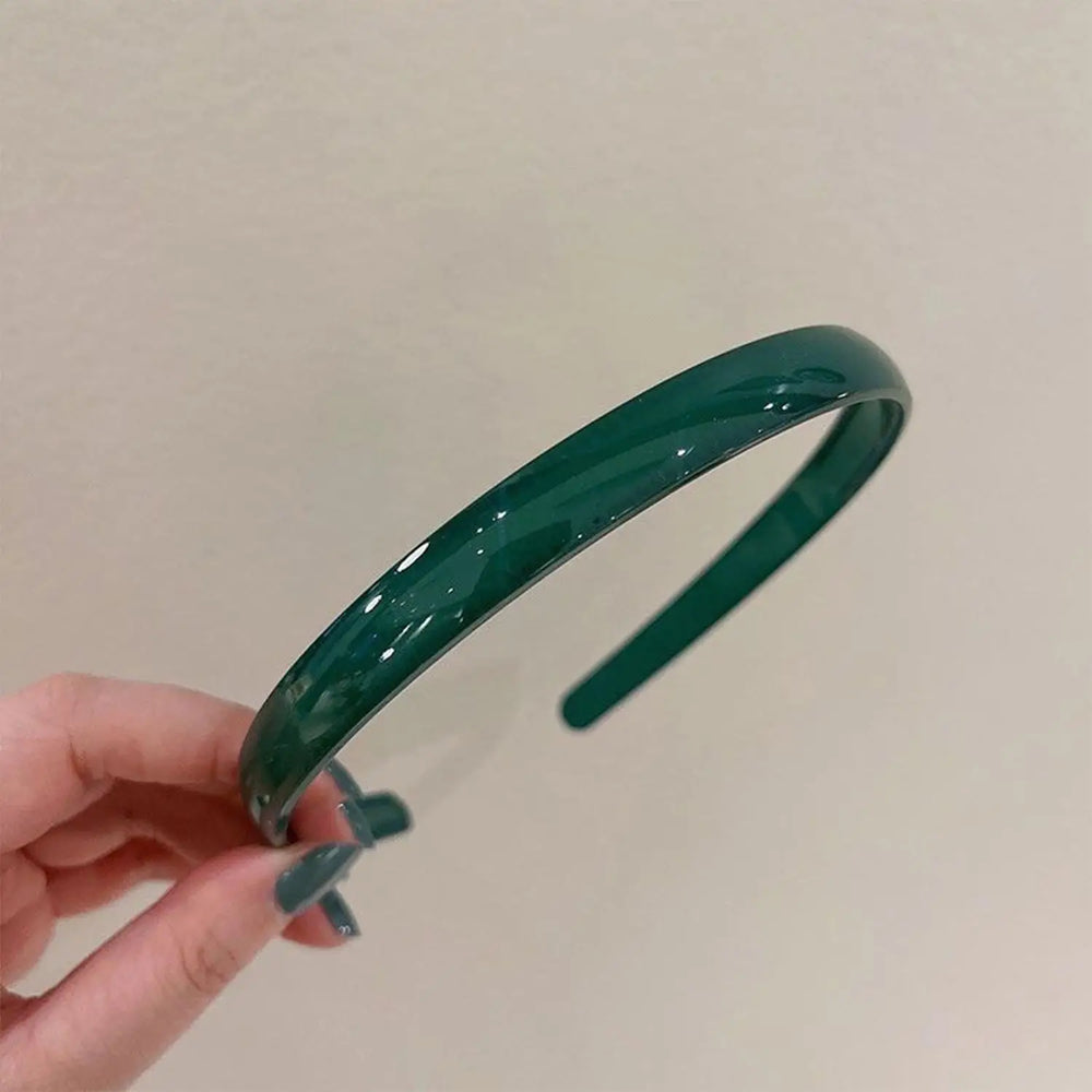 Plastic Translucent Hair Head Hoop Band Headband Women Hairband for girls Non-slip Too close-up view