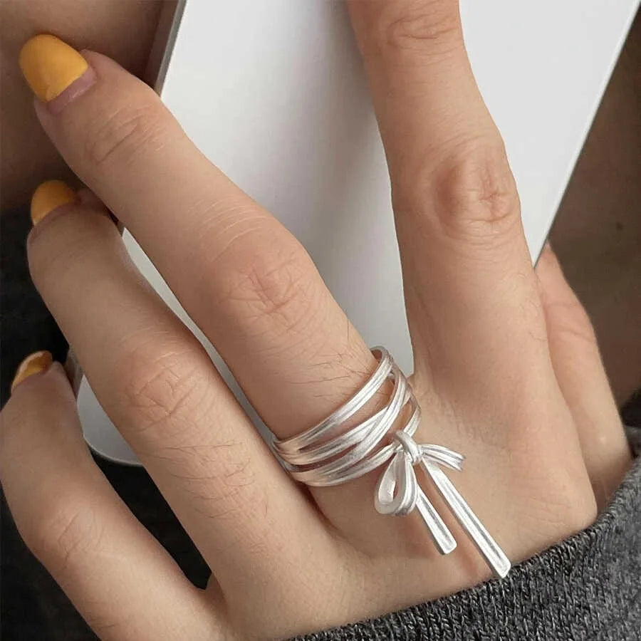 VENTFILLE 925 Sterling Silver Rings INS Fashion Hip Hop Vintage Couples Hollow Lines P close-up view