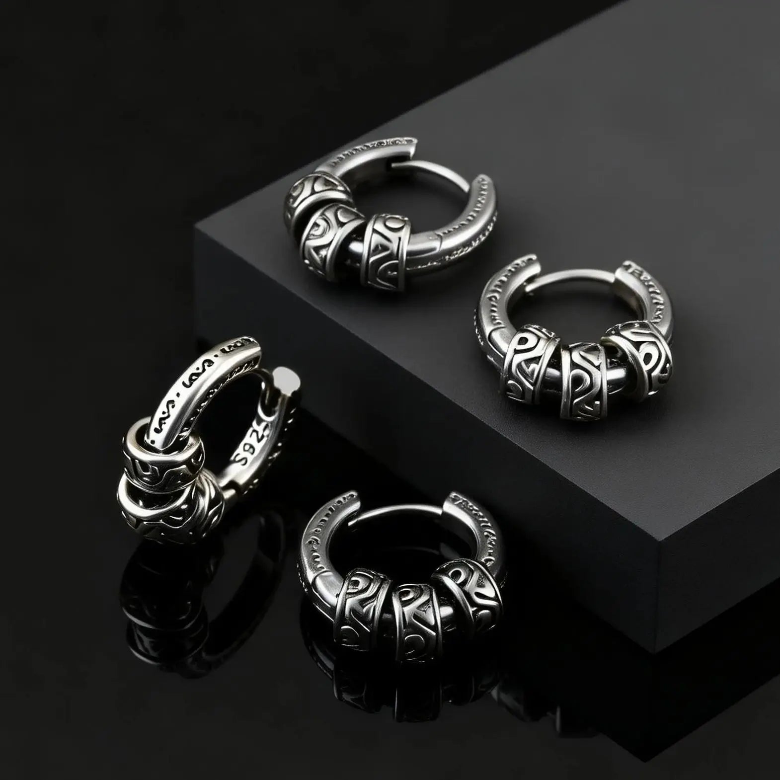 Vintage Totem Vine Pattern Hoop Earrings for Men, Hypoallergenic Metal Huggies Earrings, Rock Punk P