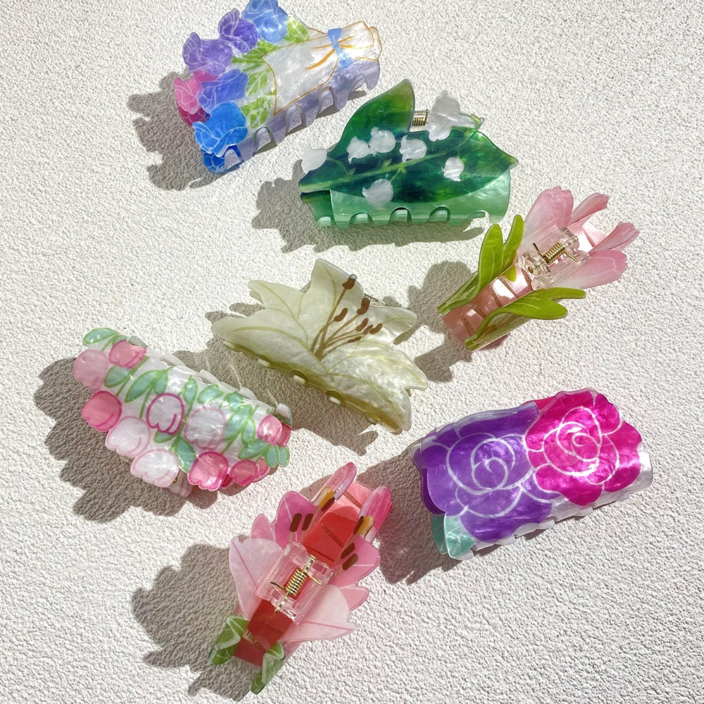 Sweet Acrylic Double Sided Flower Printed Hair Claw Clip For Women Oversize Geometric close-up view