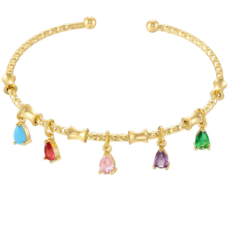 Candy Bracelet Ladies Golden Color Romantic Round Charm Bracelet Ladies Birthday Gift close-up view