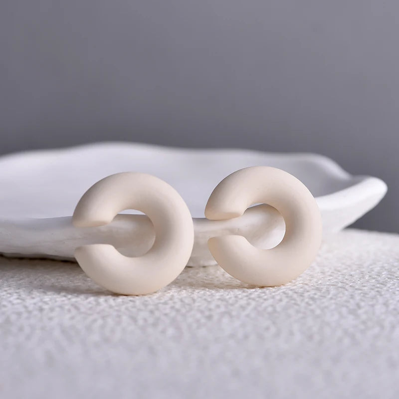 1 Pair Simple Round Circle Clip Earrings For Women C Shape Acrylic Red Blue Black Pin alternate view