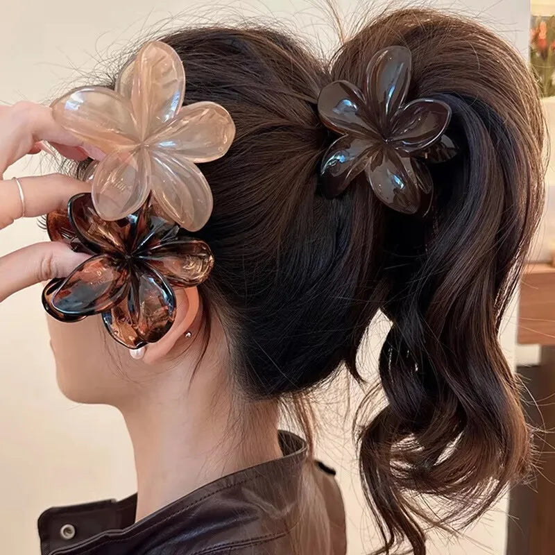 Korean Hawaiian Gradient Flower Hair Claw Clip For Women Girl Fashion Plastic Non Slip close-up view