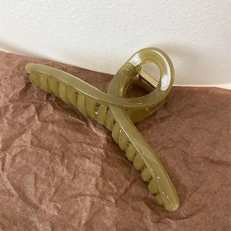11-13-15cm Large Hair Claw Clip for Women Fashion Acrylic Summer Hairpin Elegant Hair lifestyle view