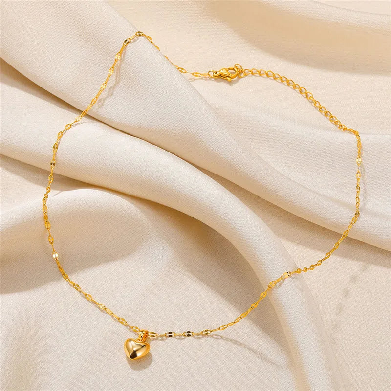 Charm Love Heart Pendant Necklace for Women Gold Color Fashion Lip Chain Simple Metal lifestyle view