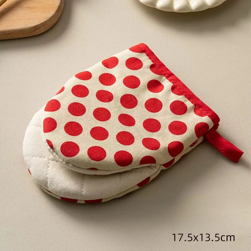 Polka Dot Heat Resistant Oven Mitts | Japanese Style Microwave Safe Kitchen Gloves alternate view