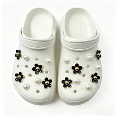 3D Daisy Pearl Shoe Charms Set for Slide close-up view