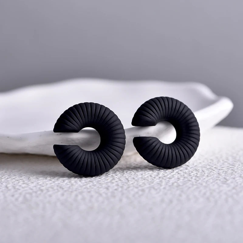 1 Pair Simple Round Circle Clip Earrings For Women C Shape Acrylic Red Blue Black P additional angle
