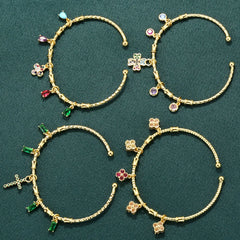Candy Bracelet Ladies Golden Color Romantic Round Charm Bracelet Ladies Birthday Gift close-up view