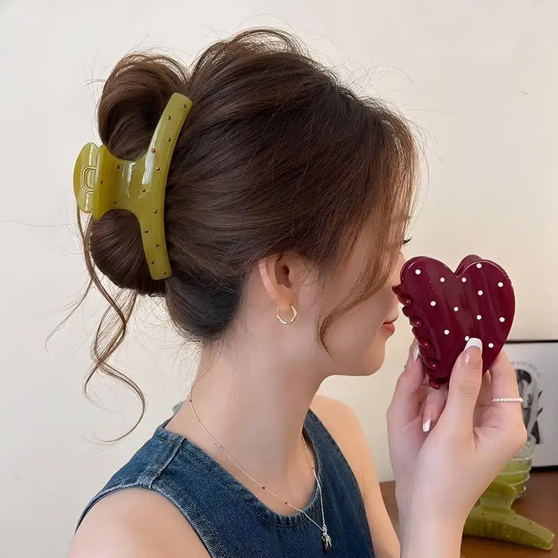 1/2pcs Retro Red Heart-Shaped Hair Claw Clip for Women Daily Wear Yellow Large Shark alternate view
