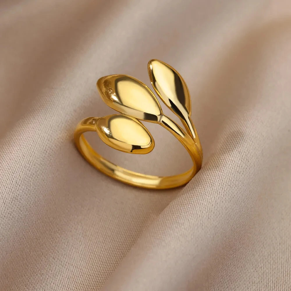316L Stainless Steel Rings for Women Gold Color Never Fade Luxury Classic rings weddin close-up view