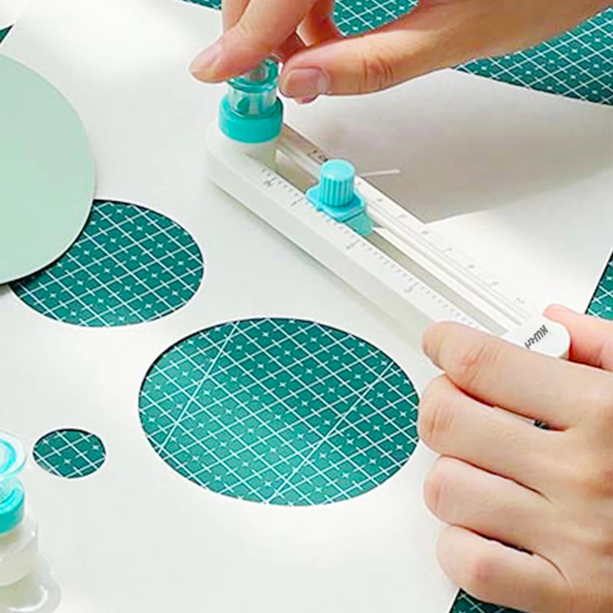 360° Rotating Handheld Circular Cutting Machine lifestyle view