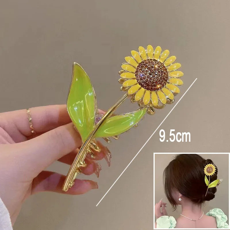 New Sweet Flower Durian Hair Claw Clip Ponytail Grab Hair Clips Shark Clip Woman Hairp close-up view