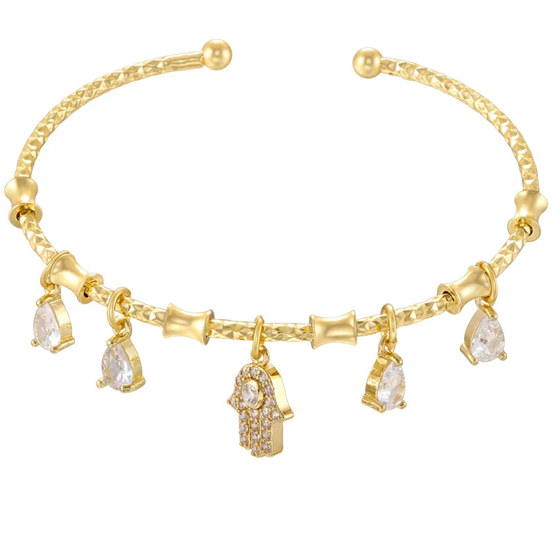 Candy Bracelet Ladies Golden Color Romantic Round Charm Bracelet Ladies Birthday Gift lifestyle view