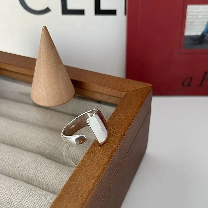 VENTFILLE 925 Sterling Silver Rings INS Fashion Hip Hop Vintage Couples Hollow Lines Pun detail view
