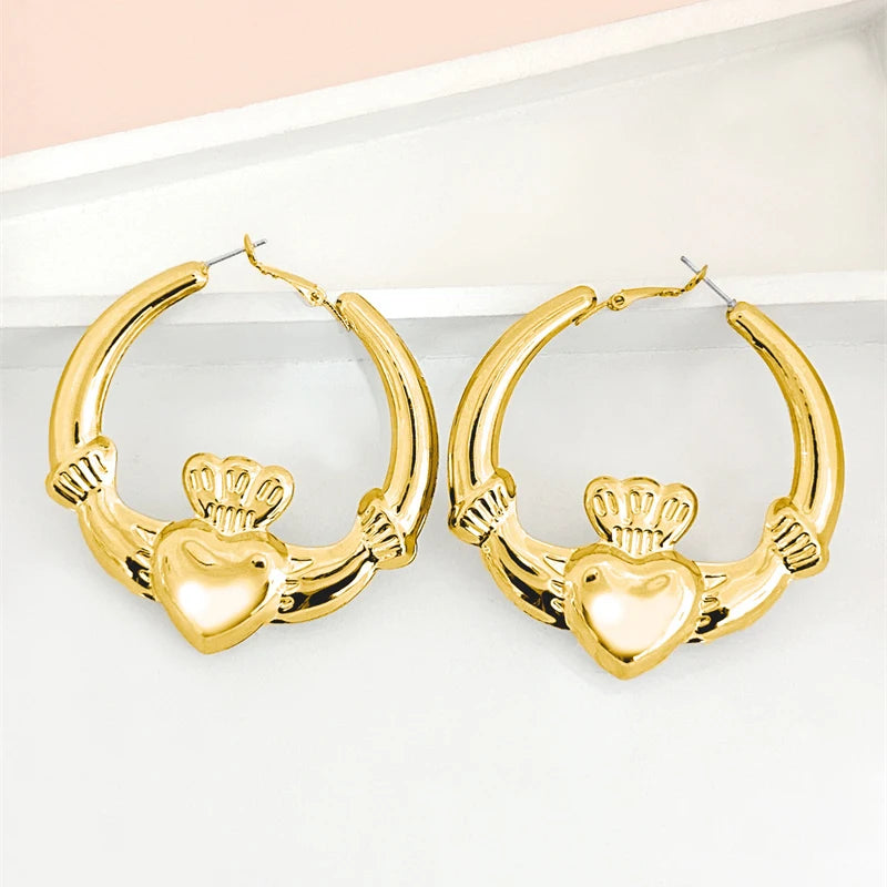 1Pair Advanced Sense Heart Hoop Earrings For Women Girls Simple Fashion Earrings Jewe alternate view